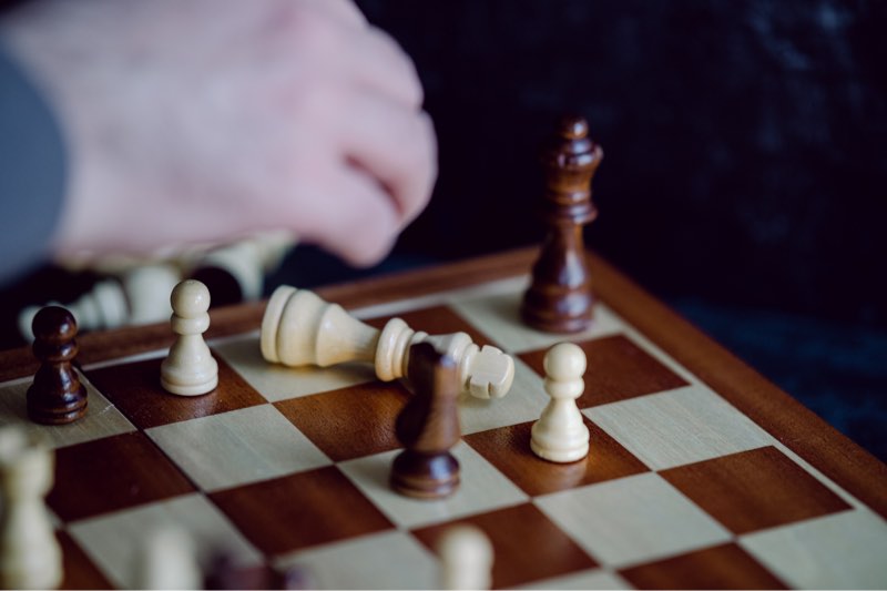 chess-table-darker-mood-51